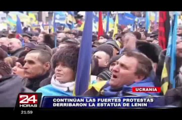 Ucrania: miles de manifestantes derribaron la estatua de Lenin