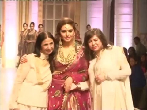 Huma Qureshi walks the ramp on the Indian Bridal Fashion Week 2013