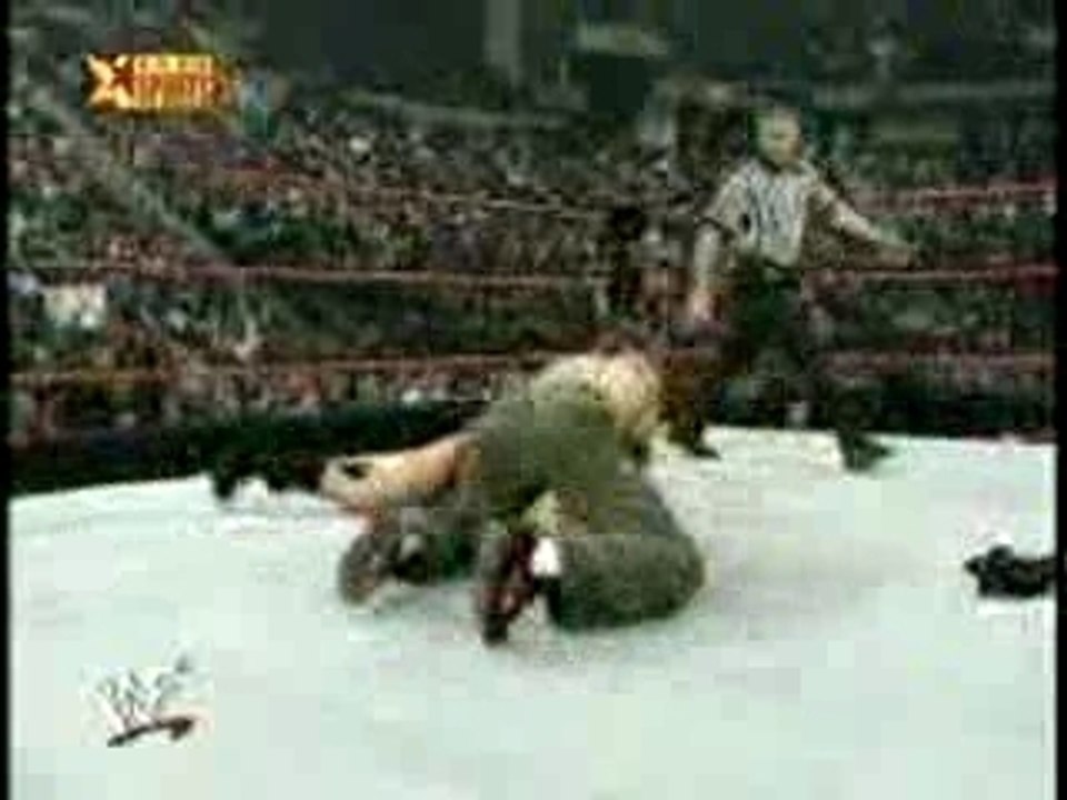 lita vs trish stratus desabillement