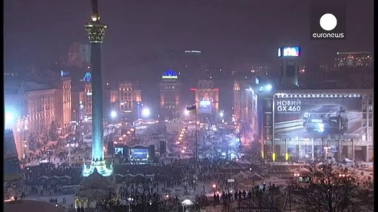 Police clear protesters in Kyiv