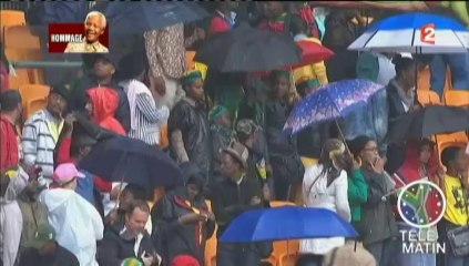 Hommage à Mandela : la foule se masse dans le stade de Soweto