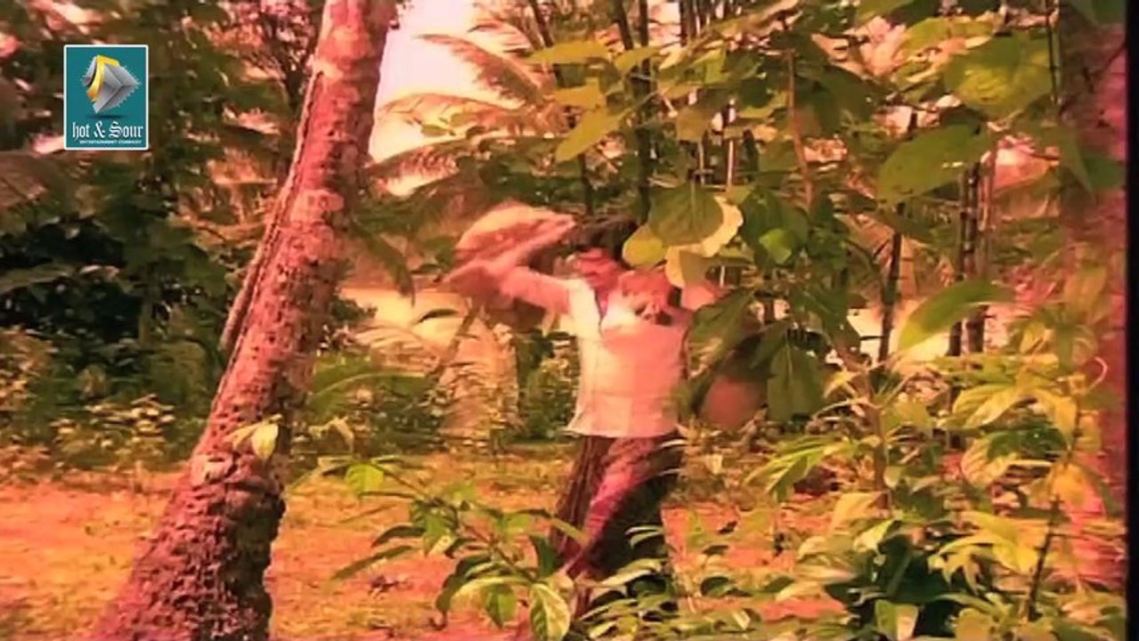 Malayalam Dramatic Movie Aaraattu - Joyi & Lisi chattng