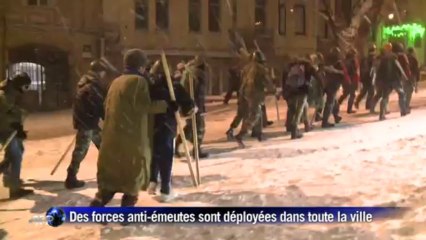 La police déloge les manifestants à Kiev