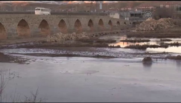 Kızılırmak buz tuttu