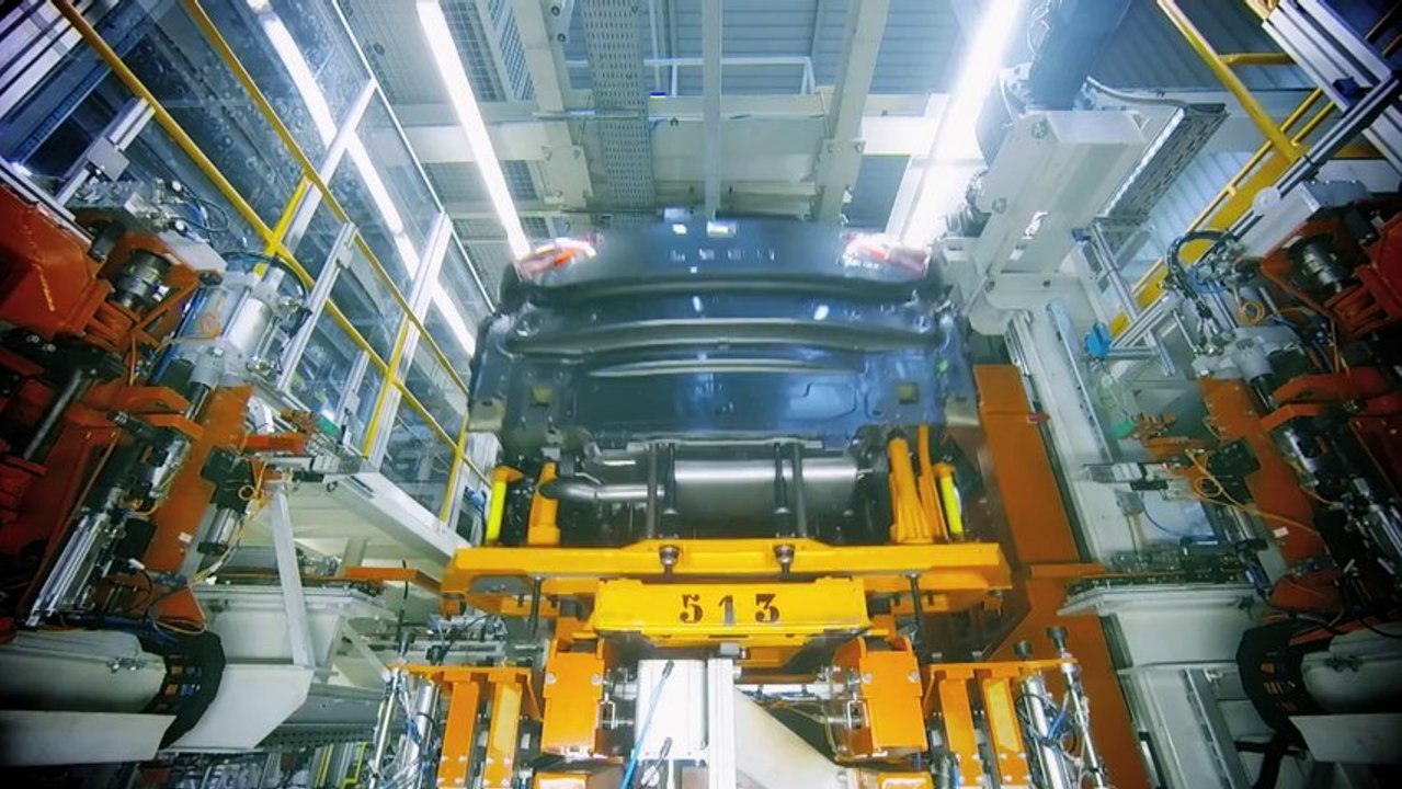 Gopro: how to build a car in two minutes