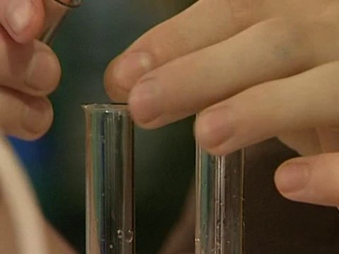 037. Свойства сернистой кислоты