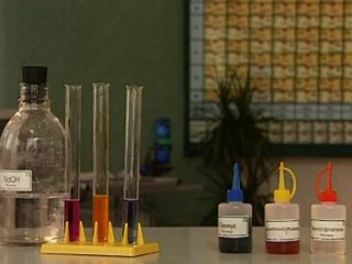 039. Действие щелочей на индикаторы