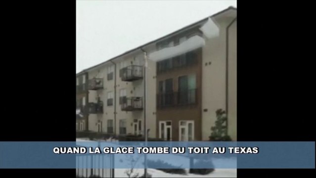 Les étonnantes chutes de glace d'un toit au Texas
