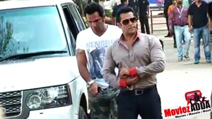Elli Avram Claims To Never Accept Salman's Marriage Proposal