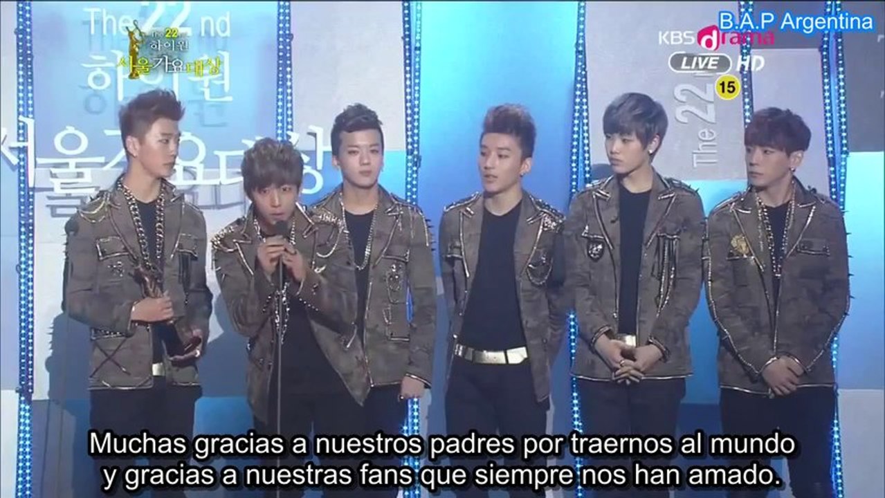 [ESP] B.A.P - Gana el premio Rookie @22nd Seoul Music Awards