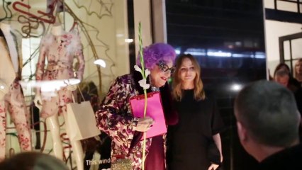 WATCH DAME EDNA SWITCH ON THE 2013 CHRISTMAS LIGHTS