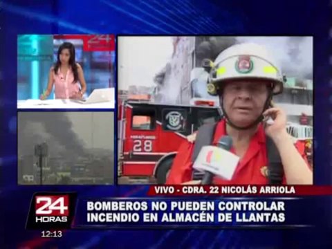 Incendio en almacen de llantas: afirman que edificio podría colapsar (1/2)