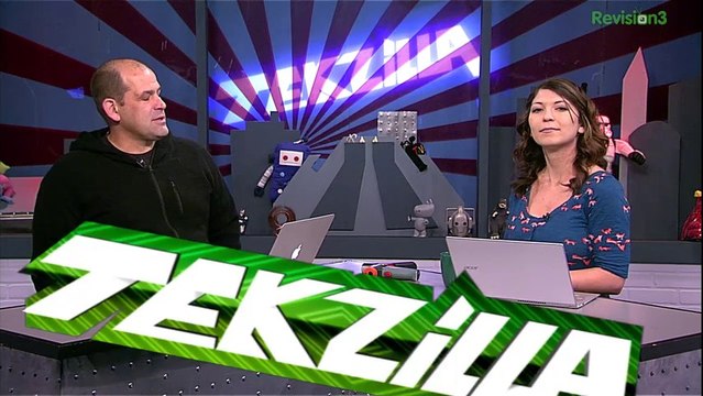 Top 5 Holiday Travel Security Tips! XBOX ONE or PS4 or Cheap PC? Which NAS Should I Use? Can Google Voice Search Spy On You? Tech Giants vs. Spying! - Tekzilla