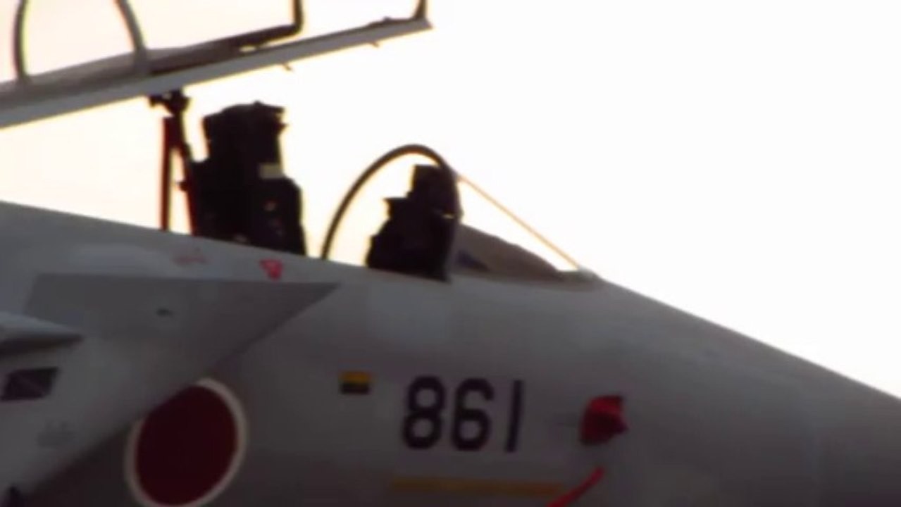 離陸後に大きく旋回し帰投するT-7（新田原エアフェスタ2013）