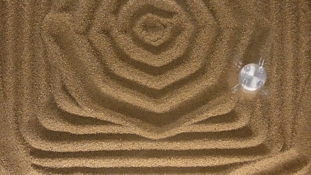 Four Cable Machine Draws Elaborate Art In Sand