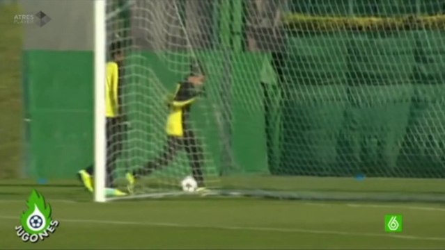 Barça : quand Neymar s'amuse d'Alex Song !