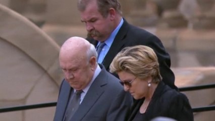 VIP's arrive to view Mandela's body