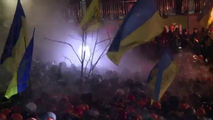 Ukraine: la police investit la place de l'Indépendance de Kiev