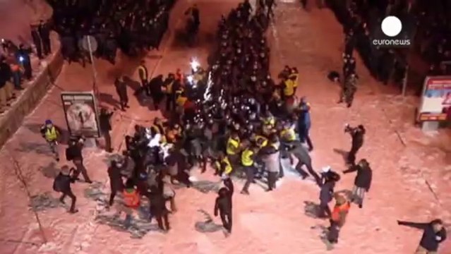 Ukraine : la police anti-émeutes à l'assaut de la place de l'Indépendance