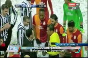 VIDEO: futbolista alemán anota gol con la mano y pide que lo anulen (3/3)