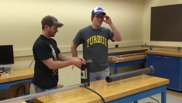 Une balle de Ping Pong passe le Mur du Son! Enorme...