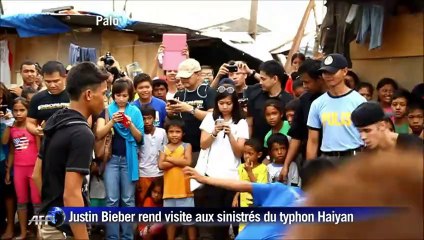 Justin Bieber rend visite aux sinistrés du typhon Haiyan