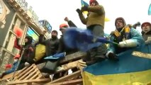 Ukraine : les manifestants pro-Europe se réinstallent dans le centre de Kiev