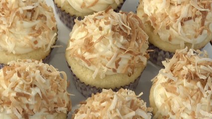 How to make toasted coconut snowball cupcakes
