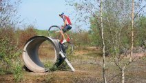 Faire du VTT Extrême avec un vélo de course du Tour De France!!! Chris Akrigg, Danny MacAskill et Marty Ashton