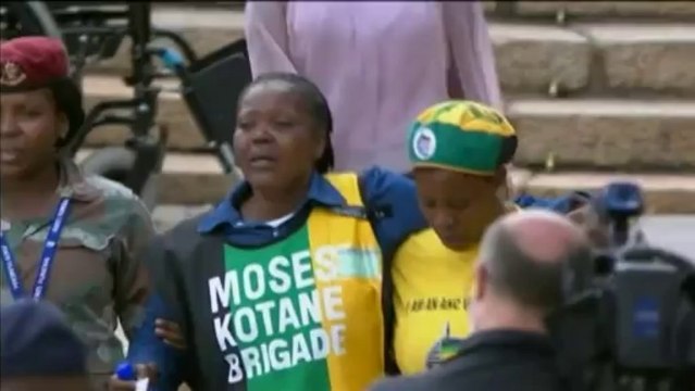 Afrique du Sud : une foule impressionnante devant le cercueil de Mandela