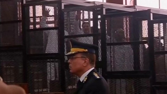 Uproar in Egyptian court halts Muslim Brotherhood trial