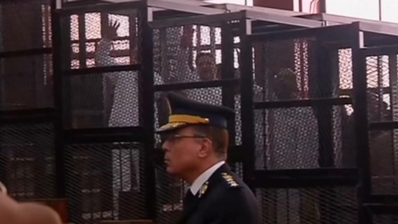 Uproar in Egyptian court halts Muslim Brotherhood trial