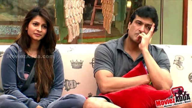 Armaan & Tanisha Caught Kissing in Bigg Boss 7 ooybazaajaa.com