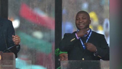 Sign Language Interpreter at Nelson Mandela Memorial Called a 'Fake'