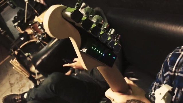 Système d'accordage automatique de guitare (TronicalTune)
