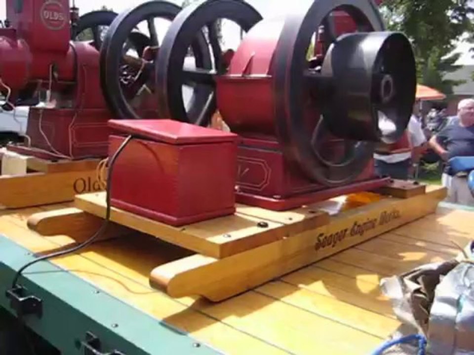 Hit and miss engines at Voitures Anciennes de Granby - Granby International