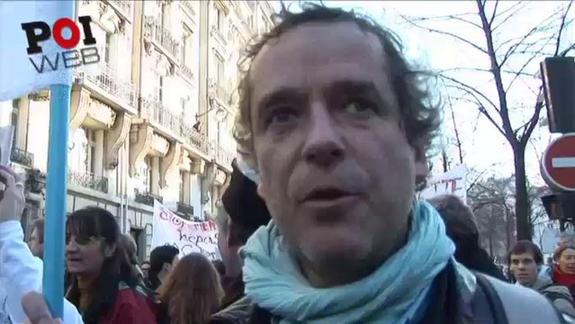 Les professeurs en grève entrainent leurs syndicats et sont rejoints par la jeunesse pour défendre leur statut, les classes préparatoires et l'enseignement public