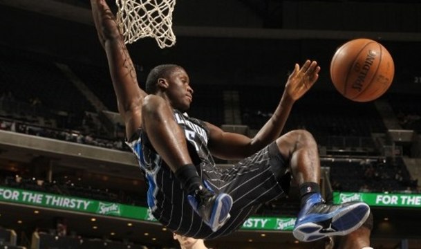 Arron Afflalo pour Victor Oladipo à deux mains