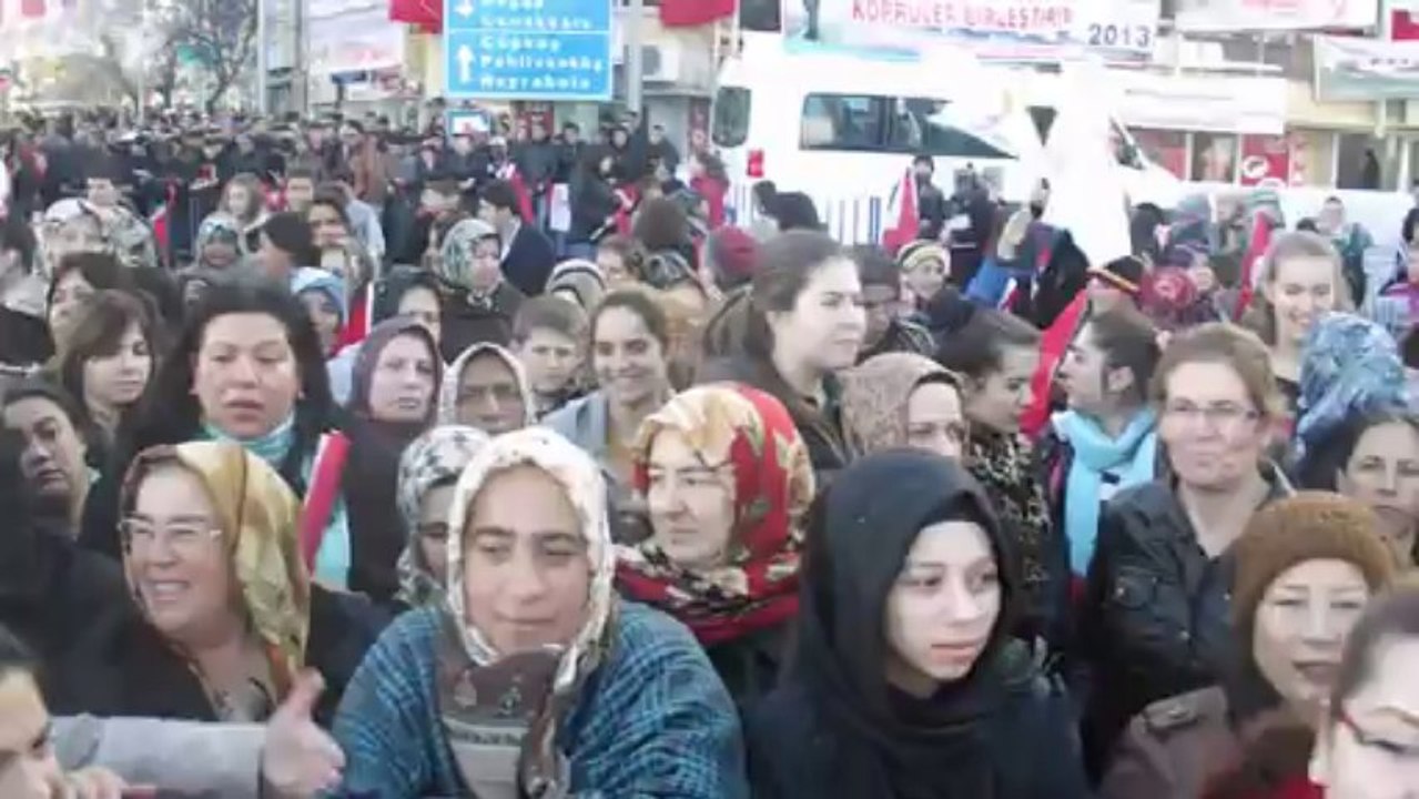 BAŞBAKAN I BEKLEYEN KADINLARIMIZ