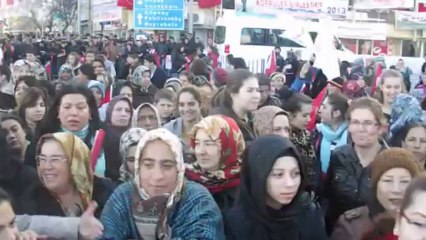 BAŞBAKAN I BEKLEYEN KADINLARIMIZ