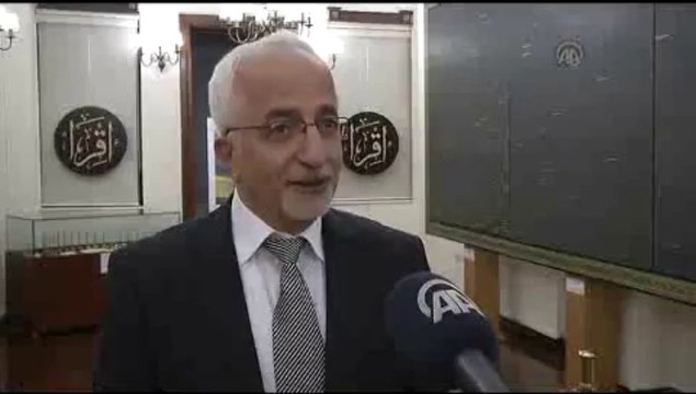 Kur'an-ı Kerim'i tuvale fırçayla yazdı