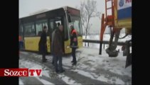 İETT otobüsü buz tutan yolda kaldı