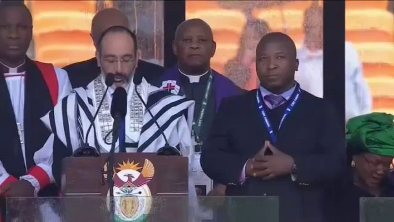 Faux interprète en langue des signes (Cérémonie Mandela)