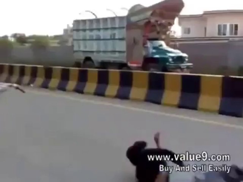 Boy Fallen Badly From Bike - Video Dailymotion