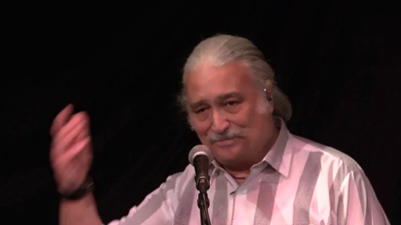 Giorgio chante "La caissière du grand café"