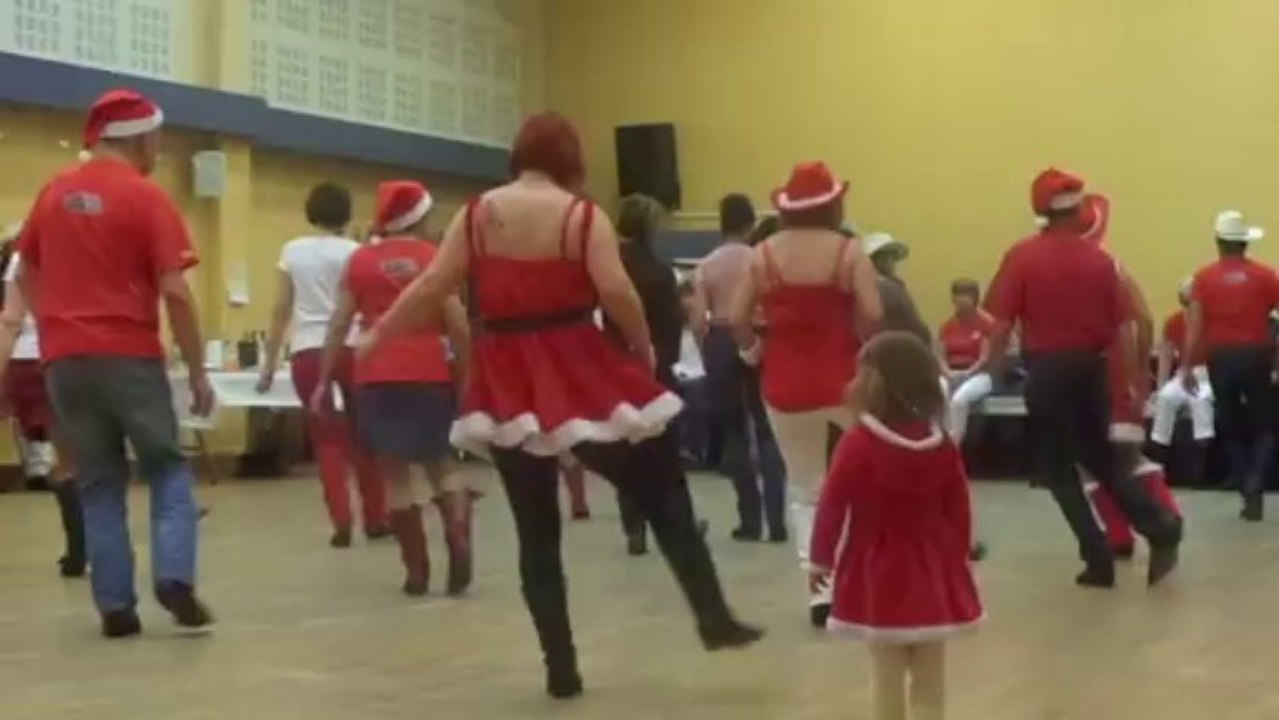 Kamille au mini bal cHoReDaNsE et LoIsIrS - Sur la danse Banjo