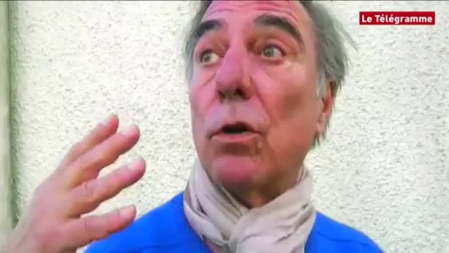 Paludier de Saint-Armel. Allain Bougrain-Dubourg joue le médiateur