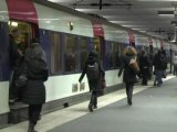 Grève à la SNCF: des perturbations qui minent les usagers affectés - 12/12