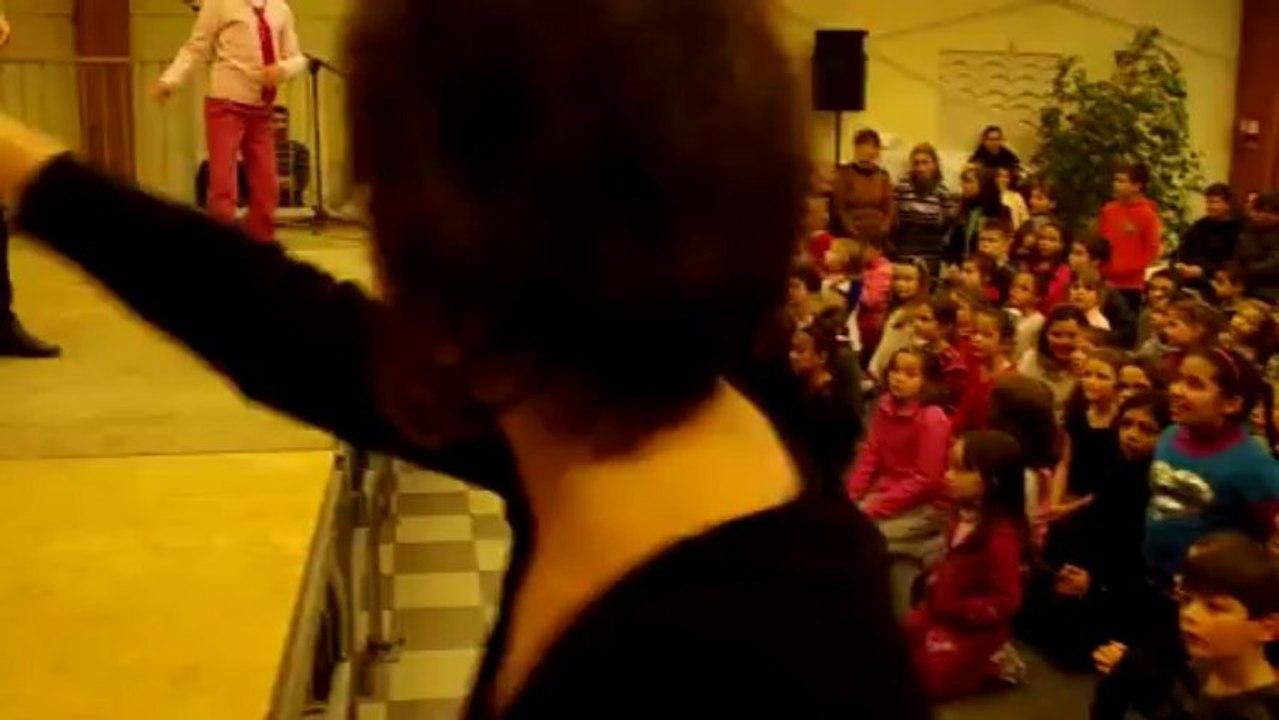 Restitution des ateliers du temps de midi école élémentaire Disco avec Danse Project