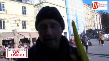 les salariés de la poste de Mérigne arrive devant la mairie de Bordeaux